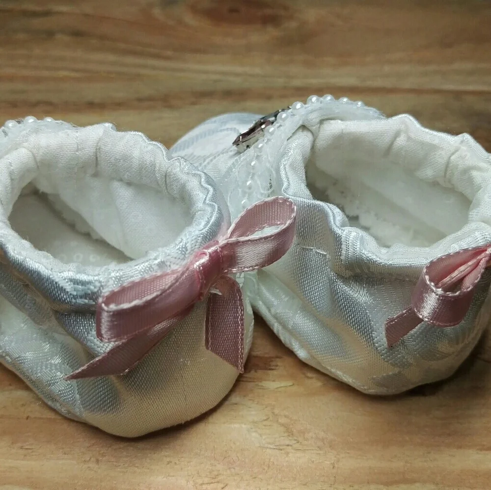 Infant crib shoes